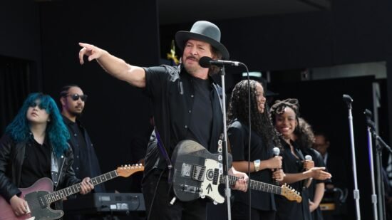 See the Roots, Eddie Vedder, More Perform at Obama Library Ceremony