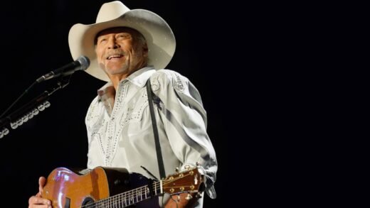 Alan Jackson’s Final Performance of ‘Chattahoochee’: Watch
