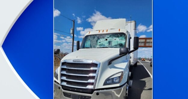 First officer of United flight that hit light pole on New Jersey Turnpike told captain he was “slow and a little low,” NTSB says