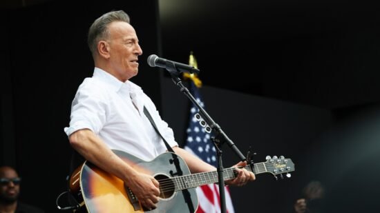 See Bruce Springsteen Sing ‘Land of Hope and Dreams’ For Barack Obama
