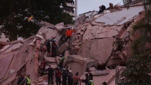 Venezuela earthquakes send baseball fans fleeing stadium in new video