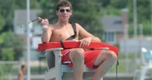 Behind the decline of summer jobs for teens