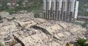 Venezuela earthquake death toll tops 900 as rescuers race to find survivors
