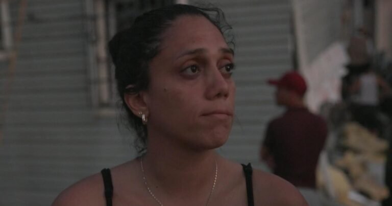 Venezuelans desperately search for earthquake survivors: “As long as it takes”