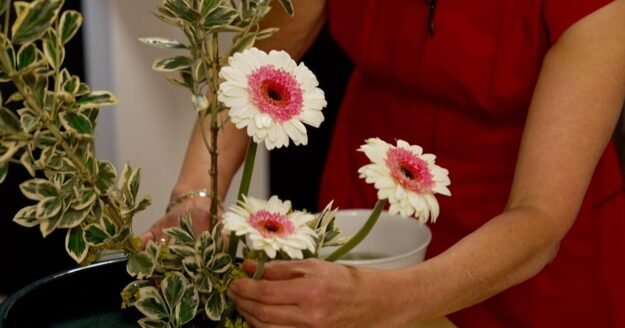 Americans taking up the art of Ikebana, Japanese flower arrangement