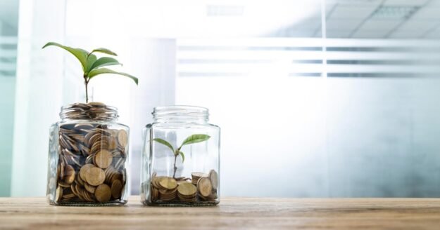 $8,000 CD vs. $8,000 high-yield savings account: Which will earn more interest in one year?