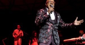 Peabo Bryson, singer known for Disney hits “Beauty and the Beast” and “A Whole New World,” dies at 75