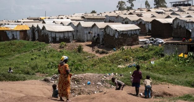 People fleeing conflict in Congo complicate efforts to stop Ebola outbreak