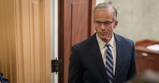 Senate fails to extend FISA surveillance program as deadline nears, with 7 Republicans joining Democrats