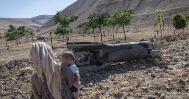 Trump says U.S. to hit Iran “very hard,” threatens to take Kharg Island as war reignites