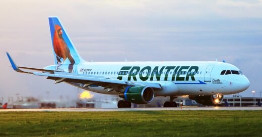 Former MMA fighter helps restrain passenger who tried to open door on Frontier Airlines flight to Chicago