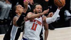 Knicks’ Jalen Brunson has injury scare in first quarter of NBA Finals