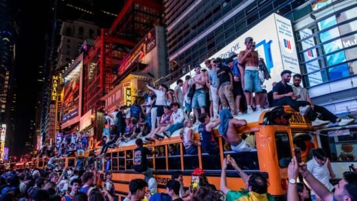 Knicks NBA championship celebration turns chaotic as NYPD makes arrests