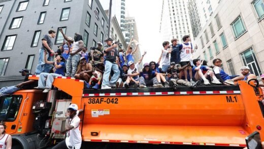 Chaos ensues at New York Knicks parade as countless fans can’t enter