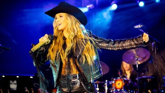 Lainey Wilson Taps John Mayer for New Song ‘Phone, Keys, Wallet’