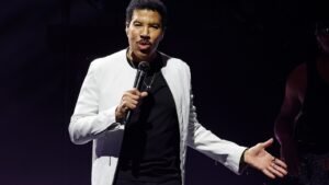 Lionel Richie Postpones Concerts Following Doctors’ Advice to Rest
