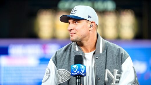 Rob Gronkowski says winning will solve Patriots’ Mike Vrabel scandal woes