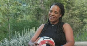 Jalen Brunson’s mom texts him before every game since high school: “I still send them, and he looks forward to them”