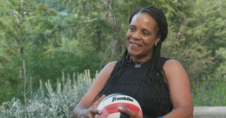 Jalen Brunson’s mom texts him before every game since high school: “I still send them, and he looks forward to them”