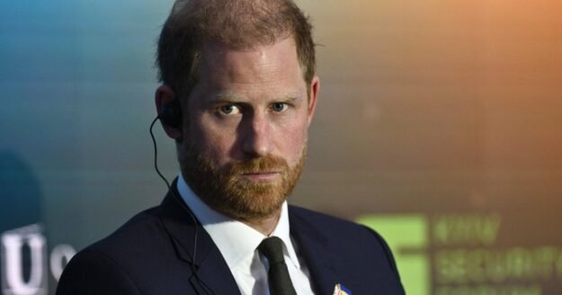Buckingham Palace say Prince Harry not staying there on U.K. visit, contradicting his spokesperson