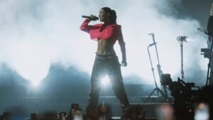 Lorde Brings Out Charli XCX for her Headlining Set at Lollapalooza