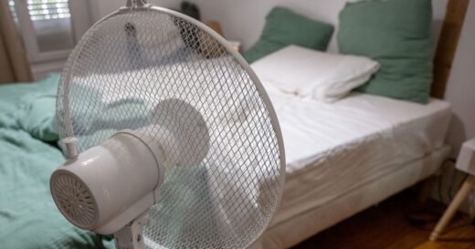 The simple 2-second change in bed experts say will help you sleep in heatwaves