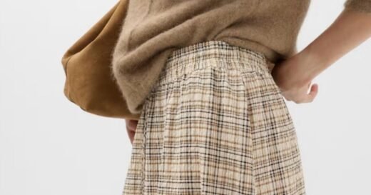 ‘Flattering’ M&S £40 midi skirt is ‘lightweight’ and ‘easy to pack