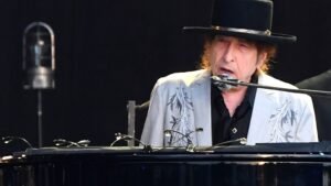 Bob Dylan Adds Another Member to Revolving Door of Touring Guitarists