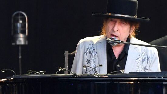 Bob Dylan Adds Another Member to Revolving Door of Touring Guitarists