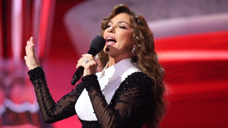 Shania Twain Plays Her Dream Gig, a Toronto Dive Bar