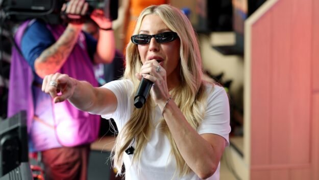 Ellie Goulding Performs During World Cup Quarterfinal Game: Watch