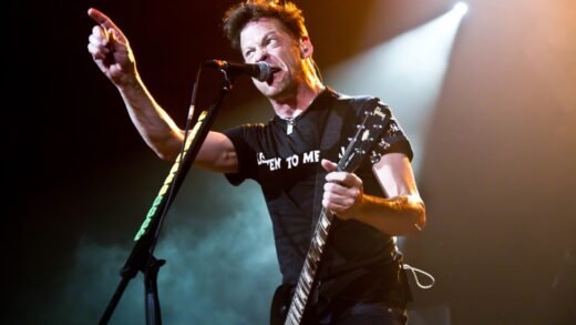 Jason Newsted on the Time Metallica Had Darts Thrown at Them Onstage