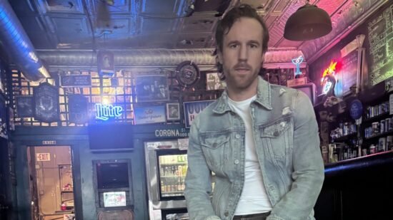 Alex Williams Returns to Outlaw Country on New ‘Discount Country’ EP