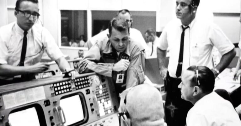 Behind the scenes of Apollo 11 (2009)
