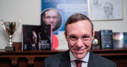 White House UFO council will be led by Harvard professor known for controversial alien theories