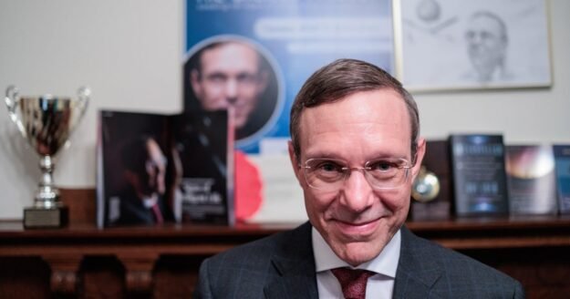 White House UFO council will be led by Harvard professor known for controversial alien theories