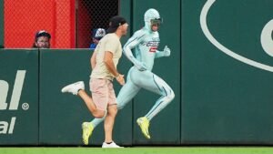 Braves fan tries to taunt The Freeze only for it go awry spectacularly