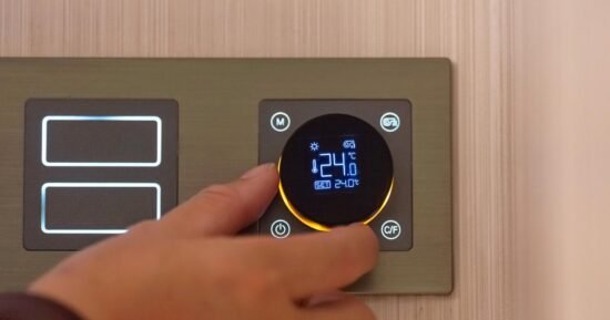 How much money can a smart thermostat realistically save during a heat wave?