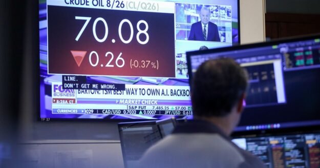 U.S. says it is monitoring oil markets for price-fixing as it urges states to do the same