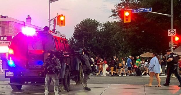 At least 2 killed in mass shooting at Toronto street festival, police say