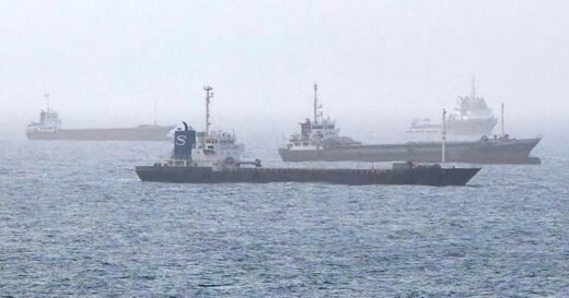 U.S.-Iran war appears to pause as Trump gives space for talks to end Strait of Hormuz standoff