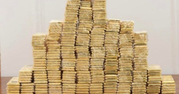 Iraq seizes mounds of gold and millions in cash from officials in corruption crackdown