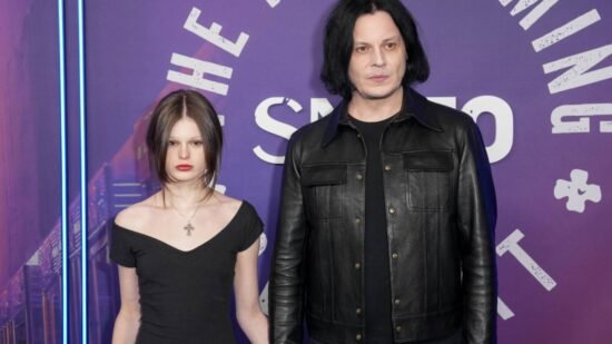 Jack White Performs the White Stripes’ ‘Cannon’ With Daughter Scarlett
