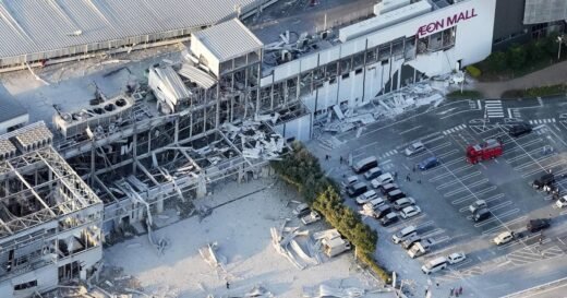 Videos capture moment 7.1 magnitude earthquake hit Japan and its aftermath