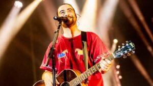 Noah Kahan Clarifies Misheard Lyrics in Cheeky Tweet