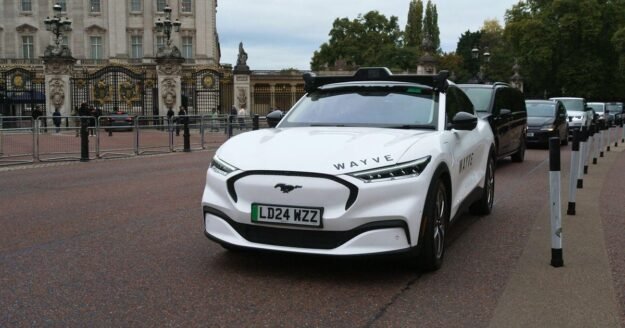 Robotaxis are on the road to London. Cabbies, who pass a grueling test, aren’t about to hand over their keys.