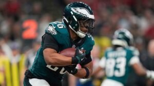 Saquon Barkley backs MLB players amid salary cap fight with owners