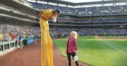 Bringing wackiness to baseball has been a home run for the Savannah Bananas | 60 Minutes
