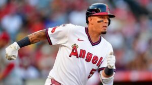 Angels’ Vaughn Grissom turns slick double play with unconventional move