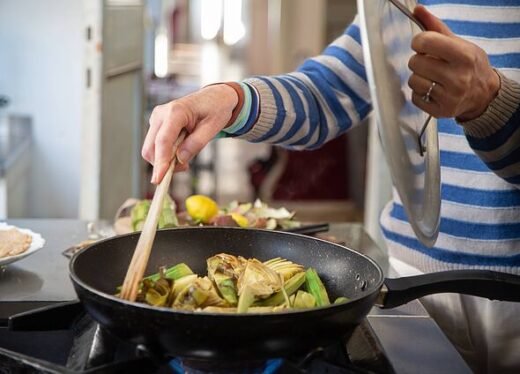 £40 Tefal pan that 'cooks without oil' drops below £25 in flash sale